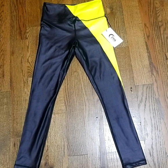 NWT Zyia Yellow Metallic Light n Tight Hi-Rise 7/8 - Picture 2 of 4
